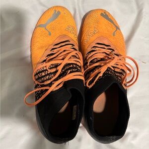 Men’s size 7 puma cleats.